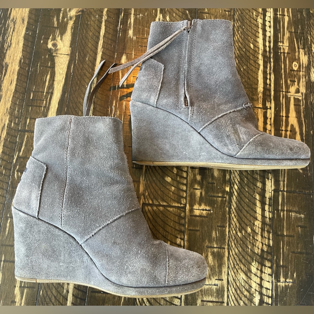 TOMS π Suede Grey Zipper Tassel Wedge Heel Boots - Size 7.5 - Picture 4 of 12